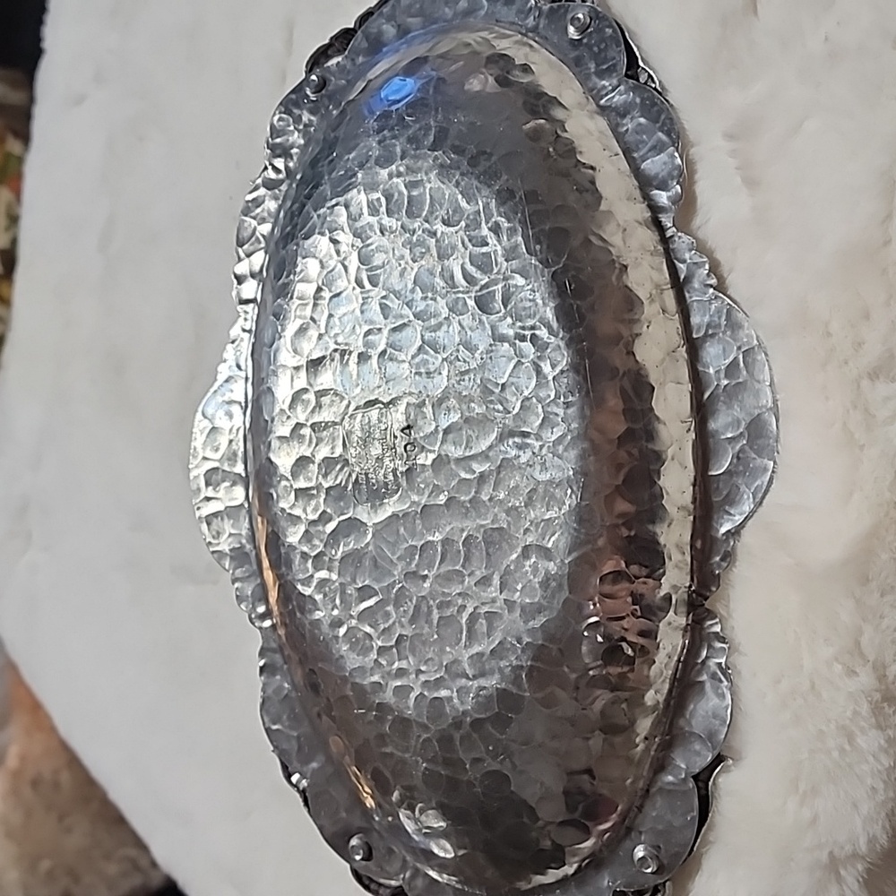 Elegant Silver Plated Serving Tray with Floral Handles. Brand Rodney Kent. - Picture 6 of 7